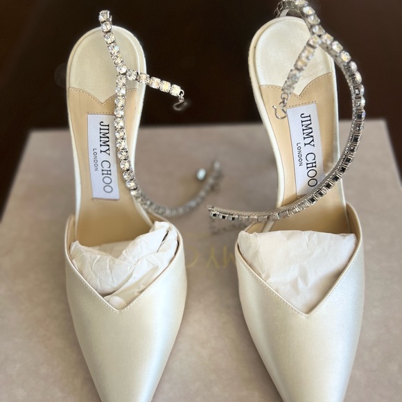 *WORN ONCE FOR PHOTOS* JIMMY CHOO Saeda Ivory Satin Pumps - Picture 4 of 16